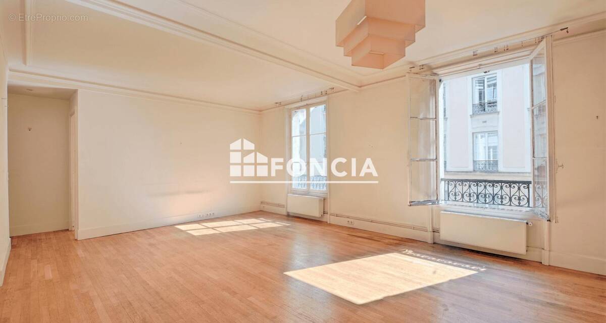 Appartement à PARIS-3E