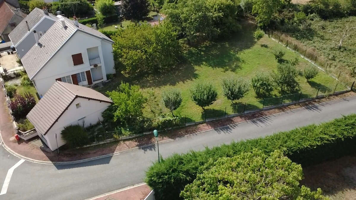 Creuzier le vieux, maison familiale avec dependances - photo 2