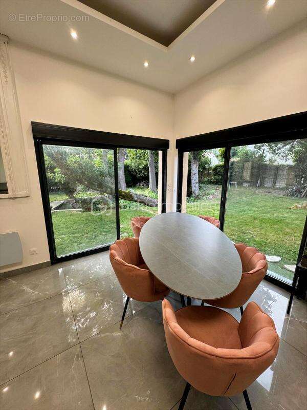 Maison à LE THILLAY