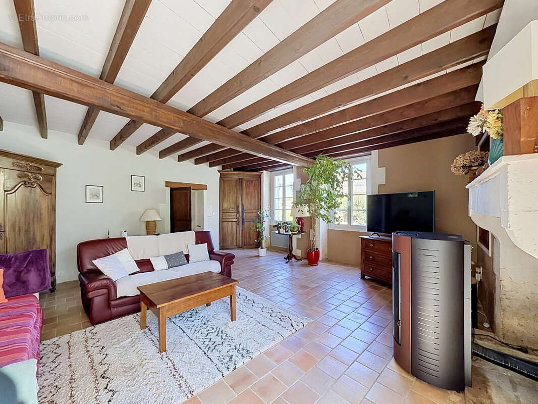 Maison à MONTIGNAC-CHARENTE