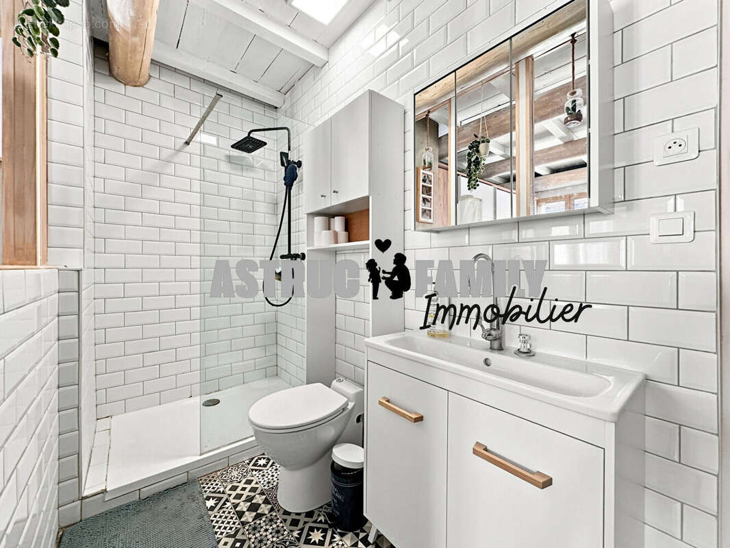Aigues-mortes intra-muros - maison de charme de 106 m² - patio - appartement indépendant - photo 9