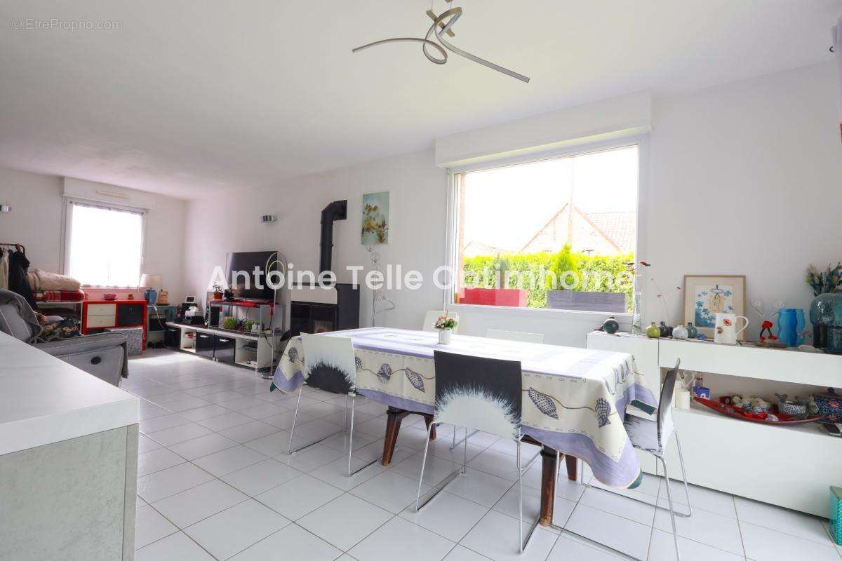 Salesches - Plain pied de 3 Chambres avec garage, terrasse et jardin clos - A découvrir rapidement ! - photo 3