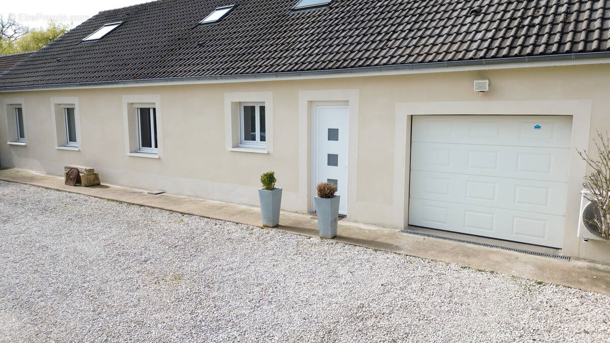 Maison à COURS-LES-BARRES