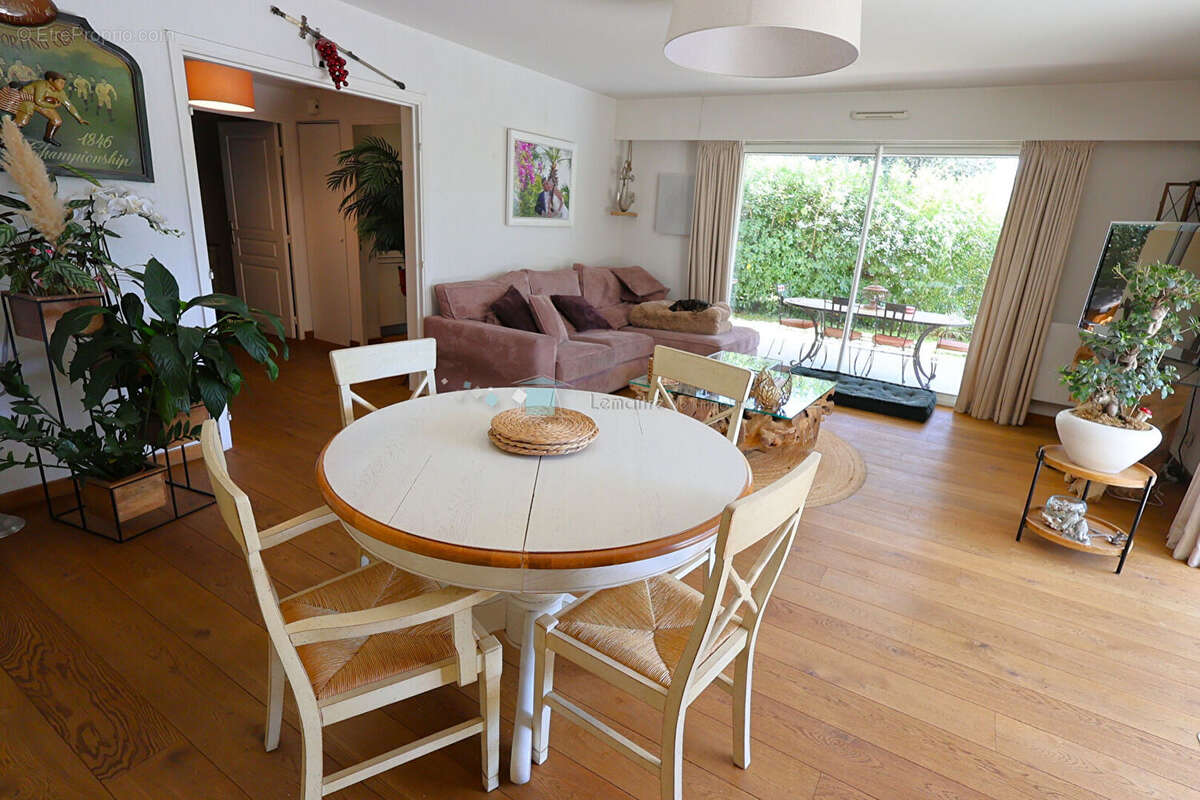 Appartement à MANDELIEU-LA-NAPOULE