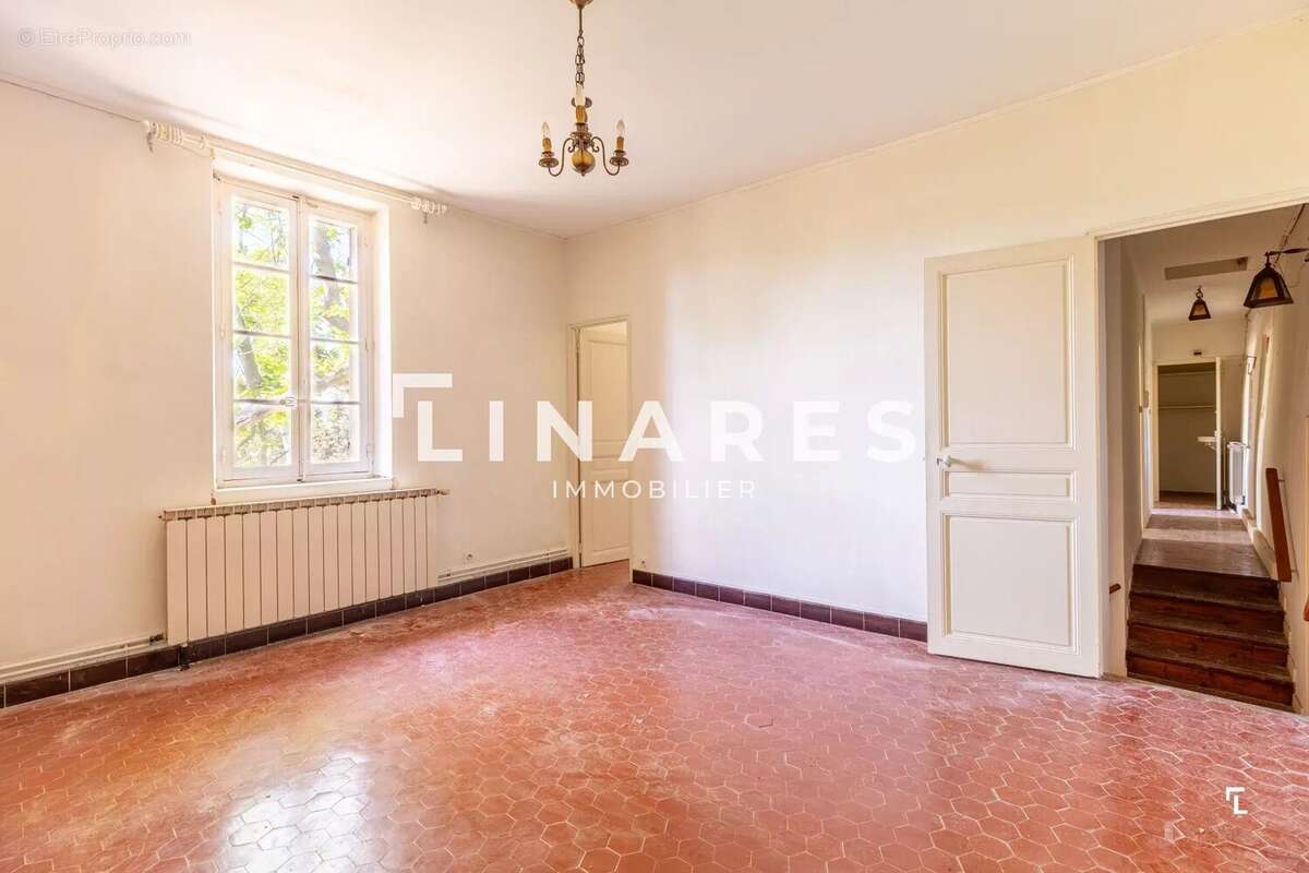 MAS DES PLATANES - Maison provençale à rénover de 263m2 - Terrain 2316m2 - Ventabren - photo 23