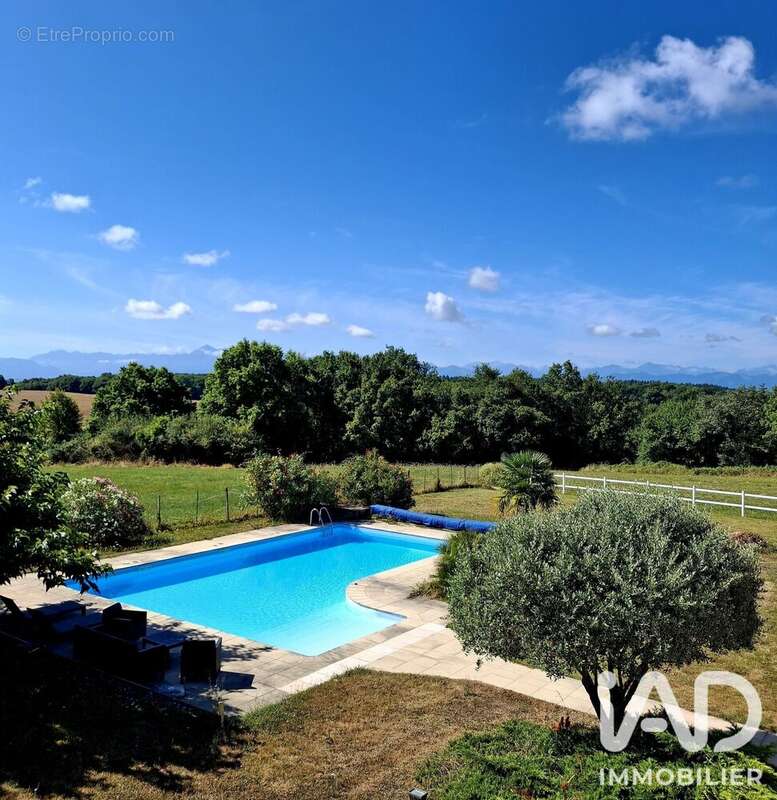 Maison 165 m² à Tarbes  - photo 2