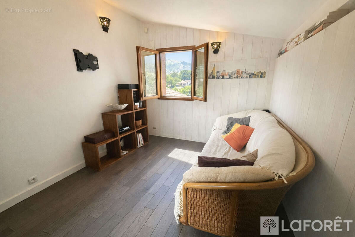 Maison à SAINT-JEAN-D'ILLAC