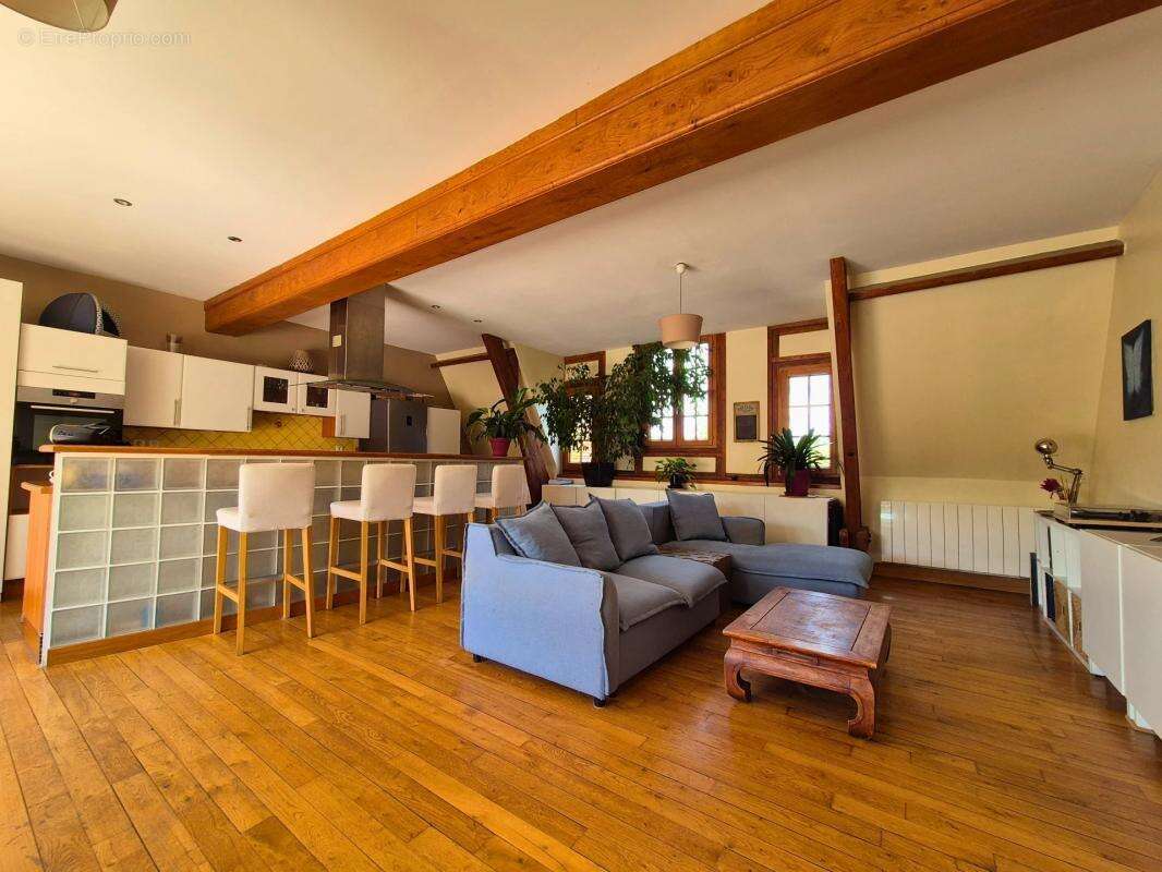 Appartement à HERICY