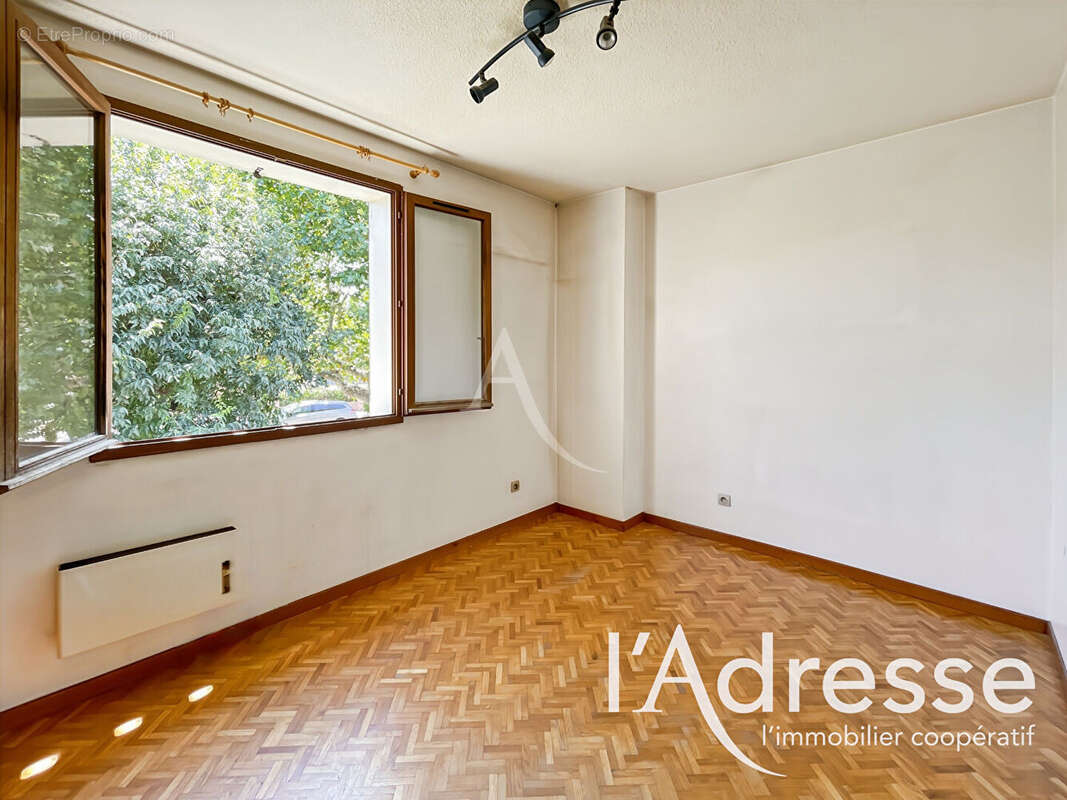Maison mitoyenne Type 4 avec garage attenant et dépendance sur jardin - photo 9
