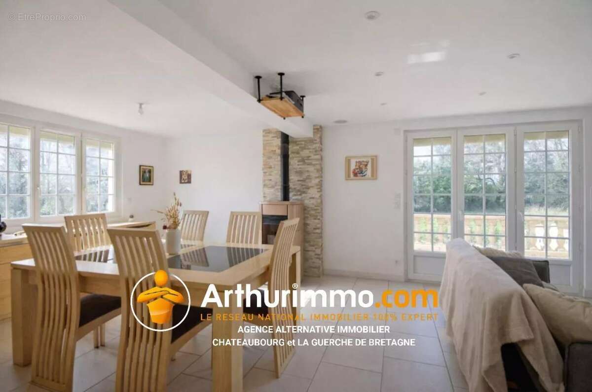 Maison à ARGENTRE-DU-PLESSIS