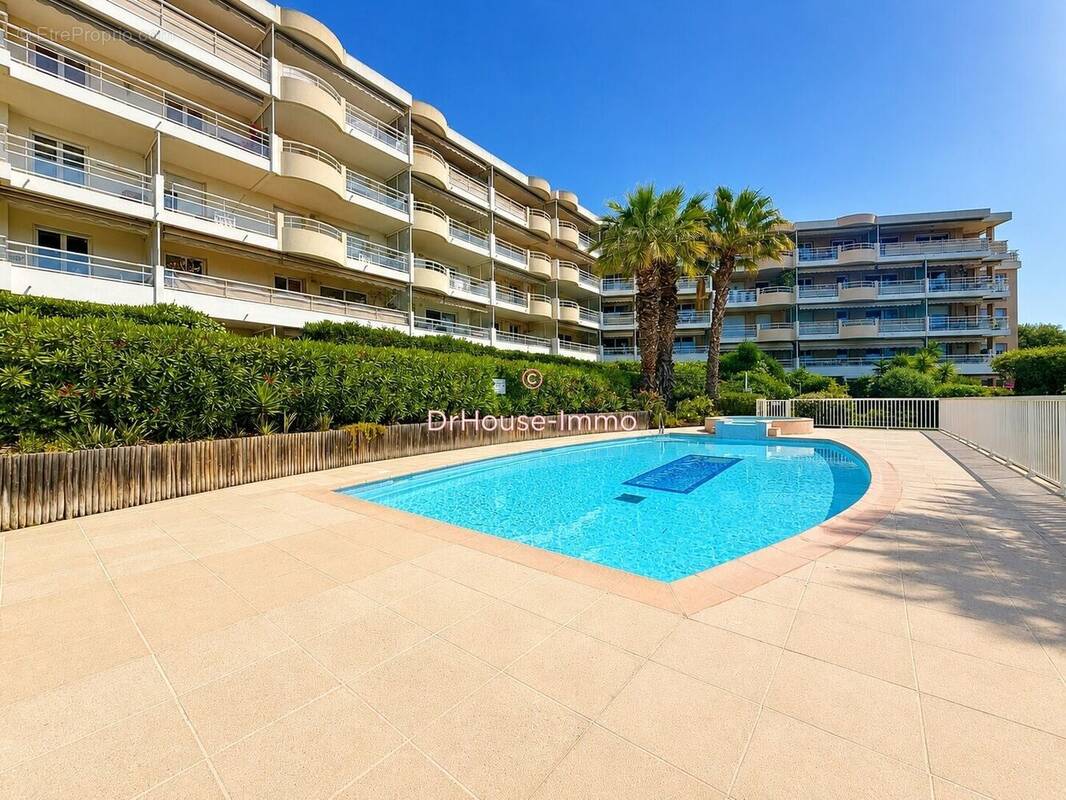 Appartement à SAINT-LAURENT-DU-VAR