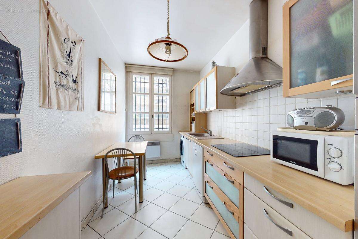 Appartement à PARIS-14E
