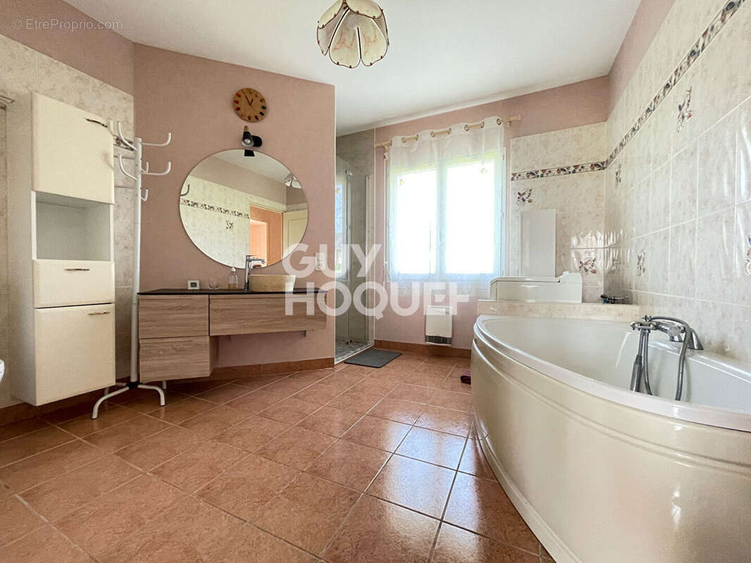 Maison à MOULINS-SUR-YEVRE