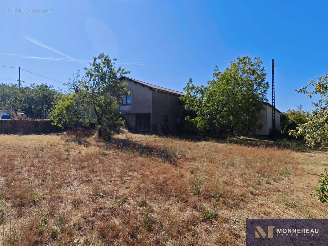 Maison de plain pied avec 500 m2 de dependances - photo 15
