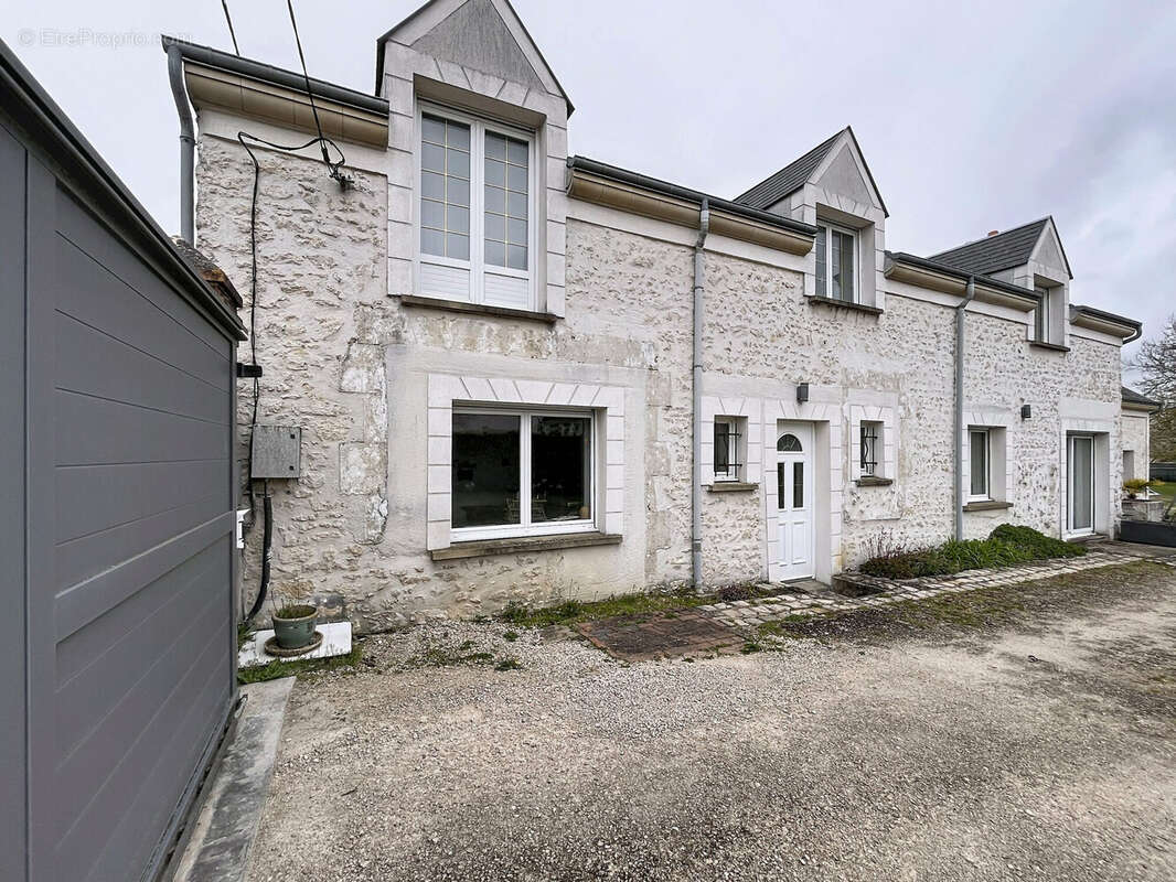 Maison 208 m² à Gidy  - photo 4