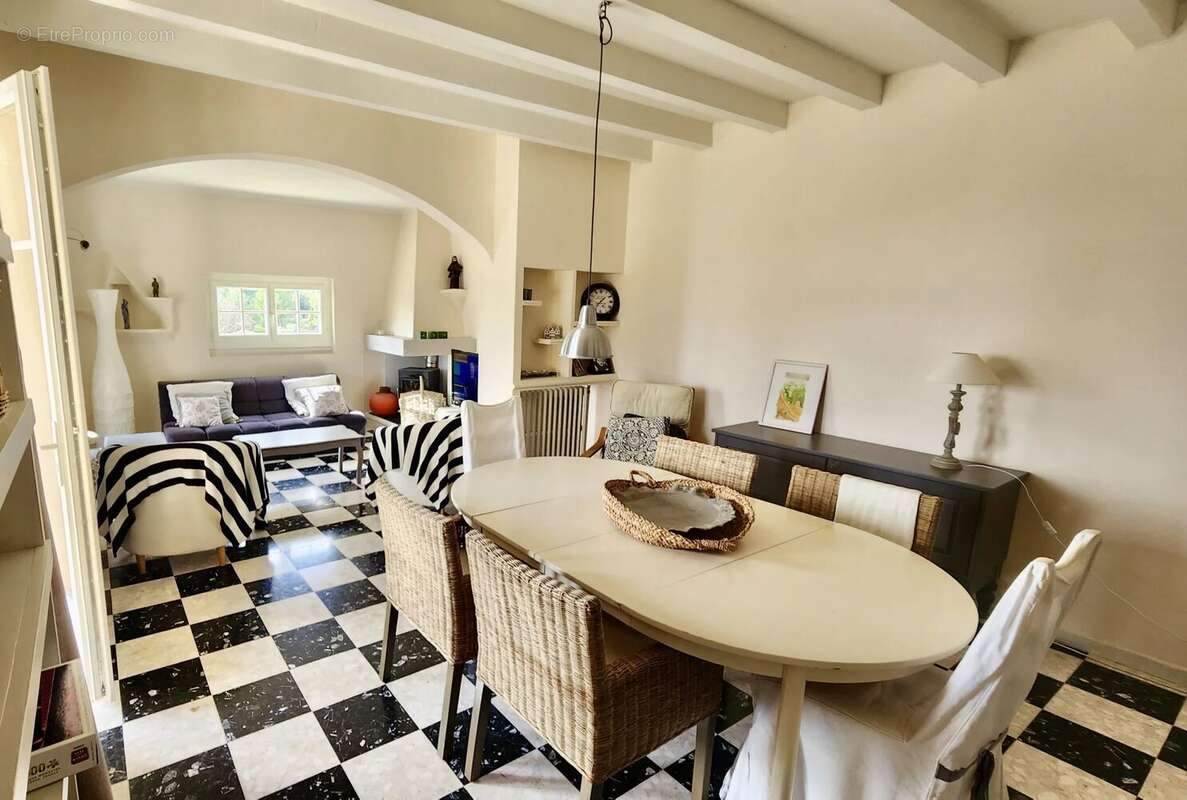 Maison à SAINT-SATURNIN-LES-APT