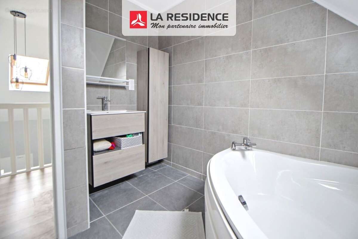 Maison 131 m² à Chapet  - photo 8