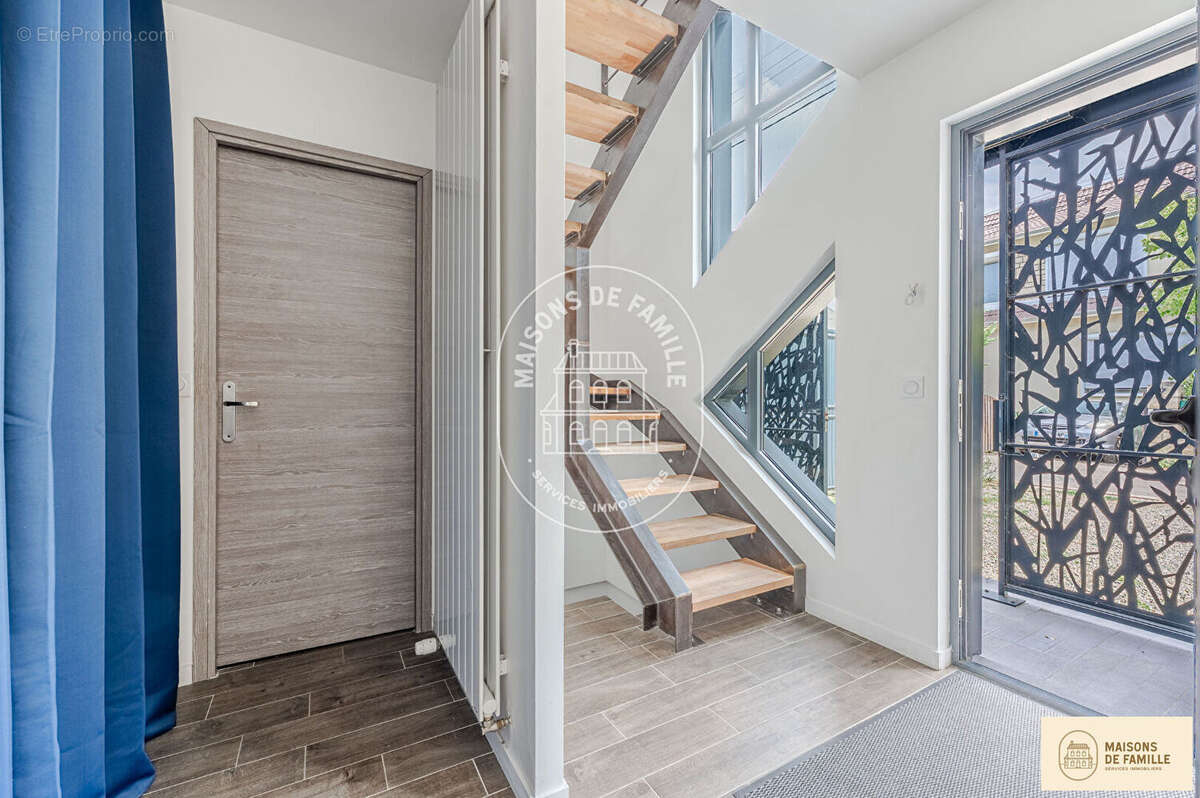SARTROUVILLE - LA VAUDOIRE - Maison d'architecte de 111 m2 - photo 3