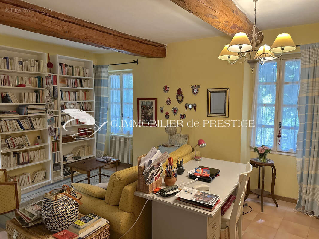 Une maison de village avec jardin, cour et dépendances - photo 18
