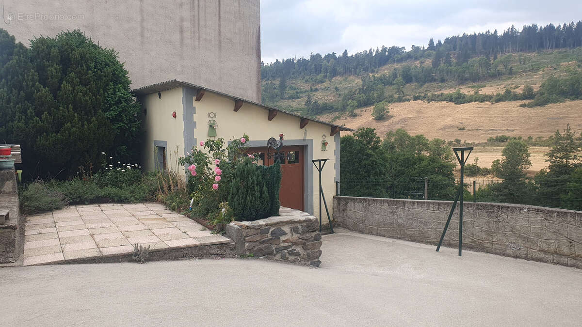 Maison en pierres mitoyenne - photo 4