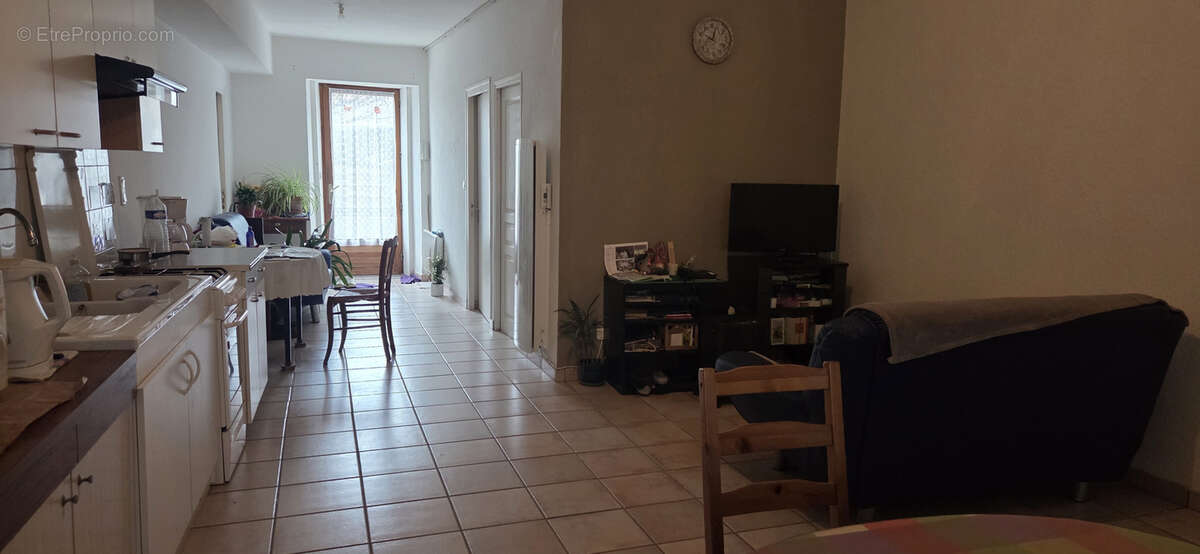 Immeuble de rapport avec cour intérieur et dépendances - photo 14