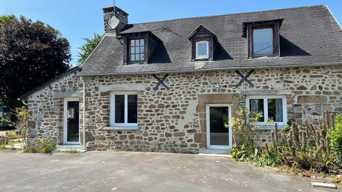 Photo 1 - Maison à SAINT-GEORGES-BUTTAVENT
