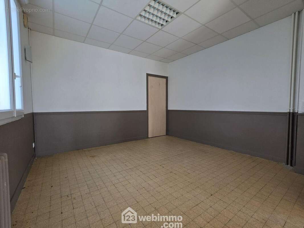 Parfait pour créer un bureau, une réserve ou une extension d?activité - Appartement à LA VILLE-AUX-BOIS-LES-PONTAVERT