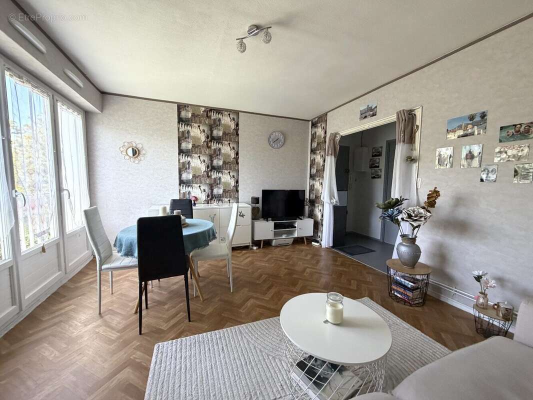 Appartement à LA CHAPELLE-SAINT-MESMIN
