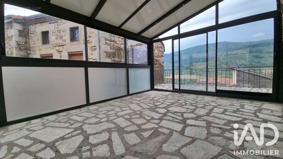 Maison 156 m² à La Valla-En-Gier  - photo 2