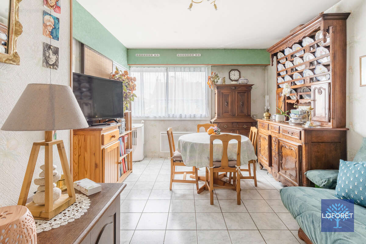 Appartement à LES PAVILLONS-SOUS-BOIS