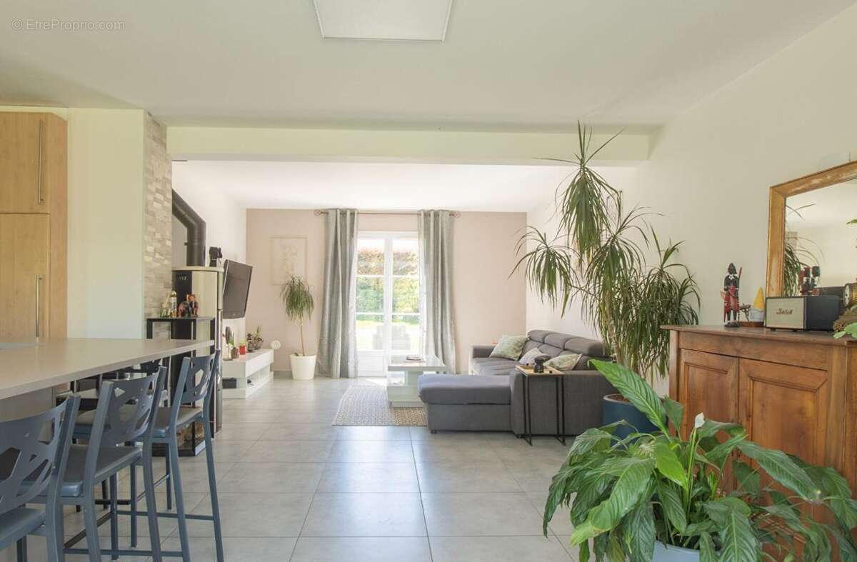 Maison à LONGUE-JUMELLES