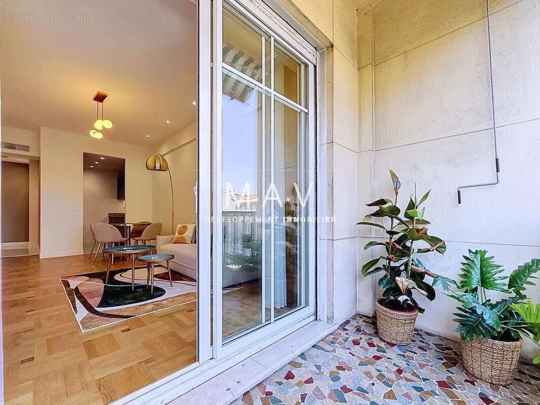 Coeur nice/fleurs gambetta appartement 3 pièces luxueusement rénové terrasse au calme - photo 8
