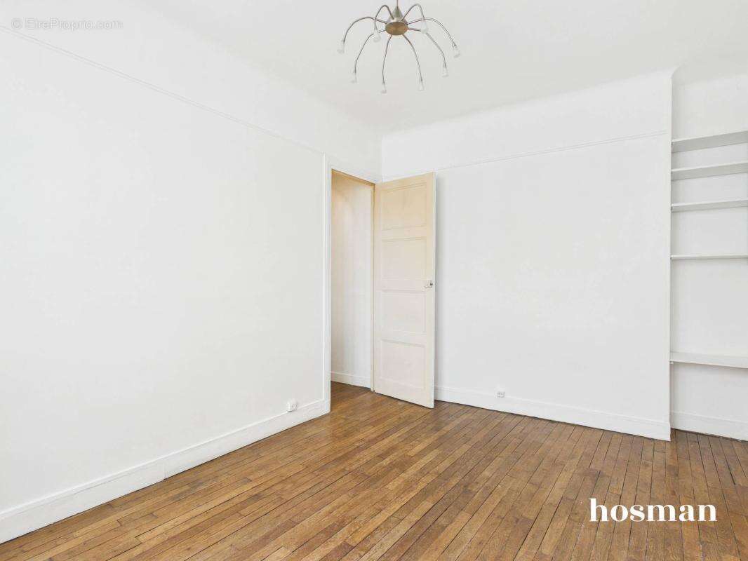 Studio avec cuisine séparée de 24 m² - avec ascenseur et cave - Rue Turgot, Paris 9ème - photo 2