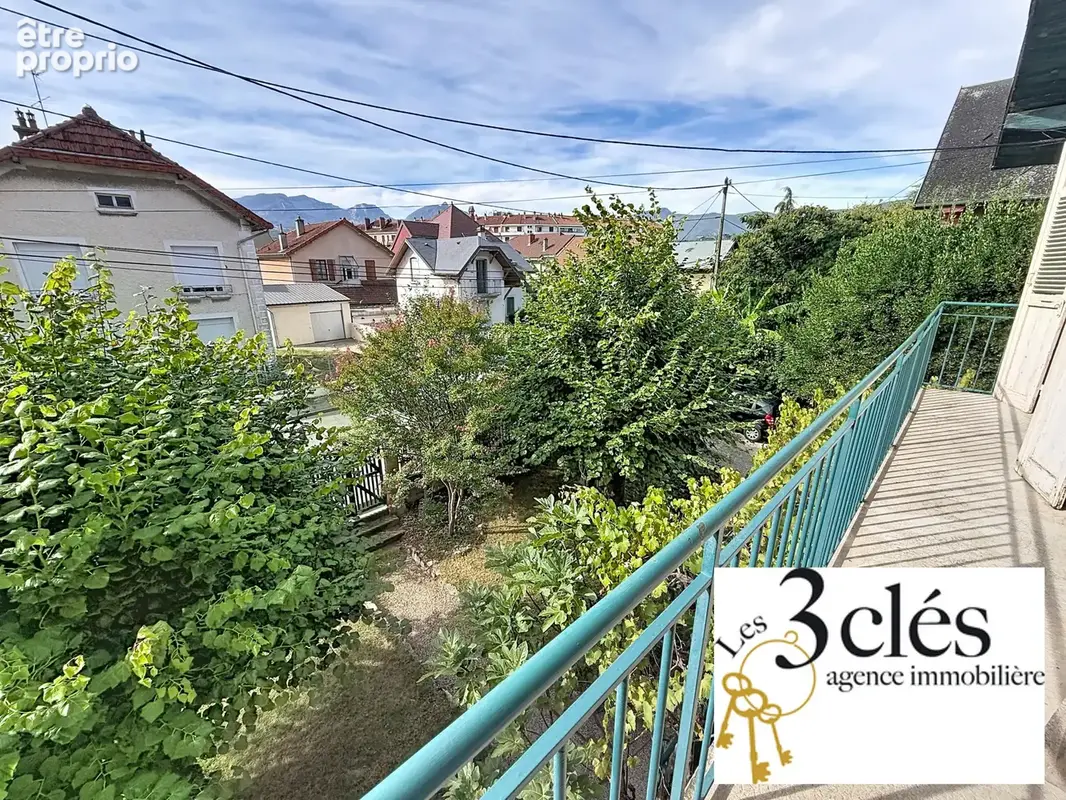 Investissement locatif   2 t3 indépendants + 4 garages   terrain 480 m2 - photo 2