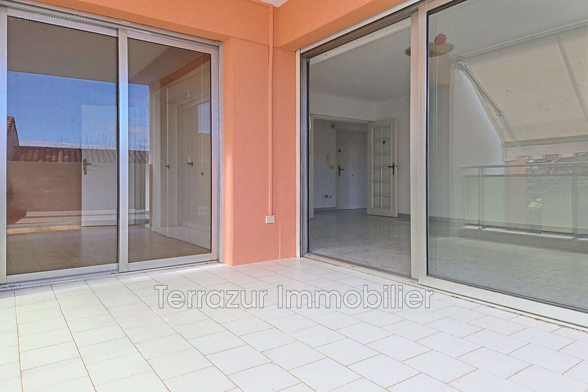 Appartement à VALLAURIS