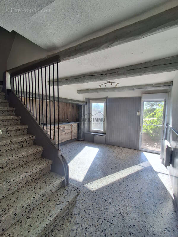 Maison à rénover avec terrasse et jardin - photo 4