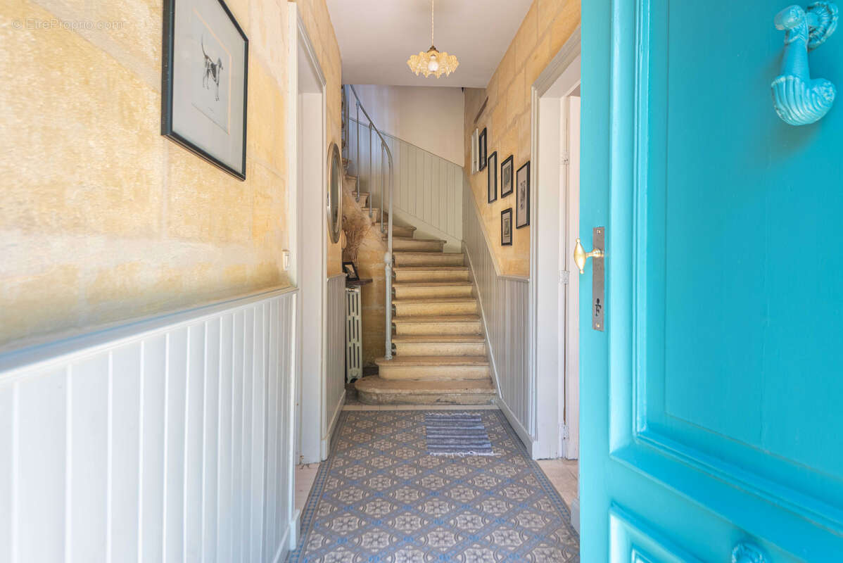 Maison en pierre - 228m2 - 4 chambres - photo 6