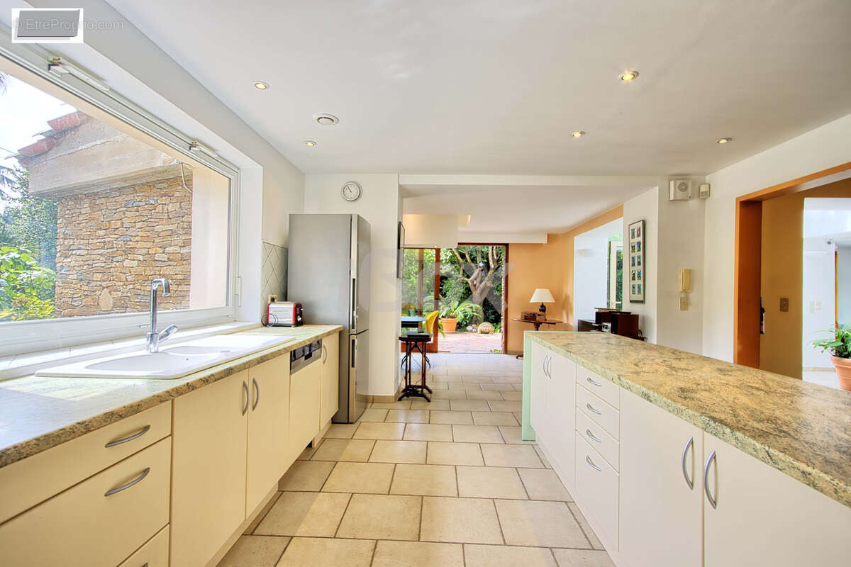 TOULON, Ameniers, superbe maison sur 959m2 de terrain arboré - photo 13