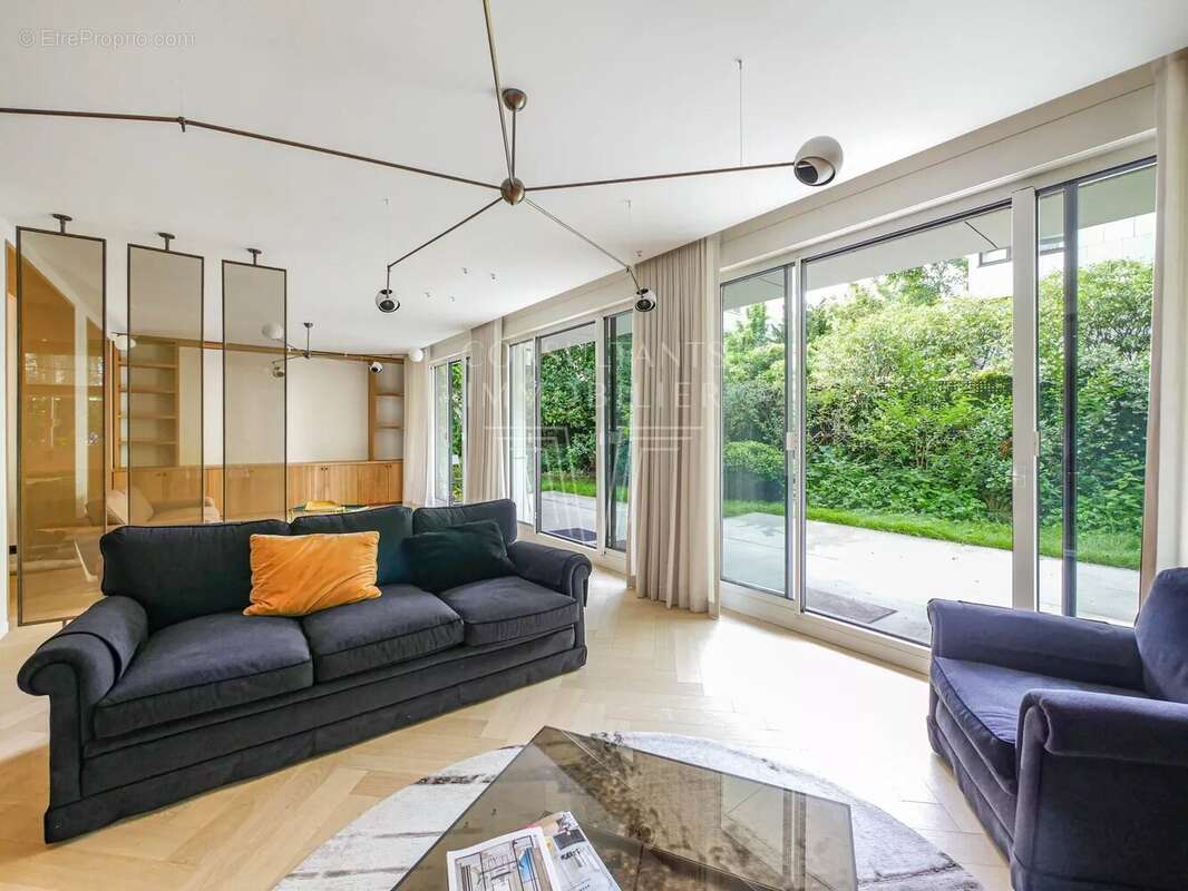 Appartement à NEUILLY-SUR-SEINE