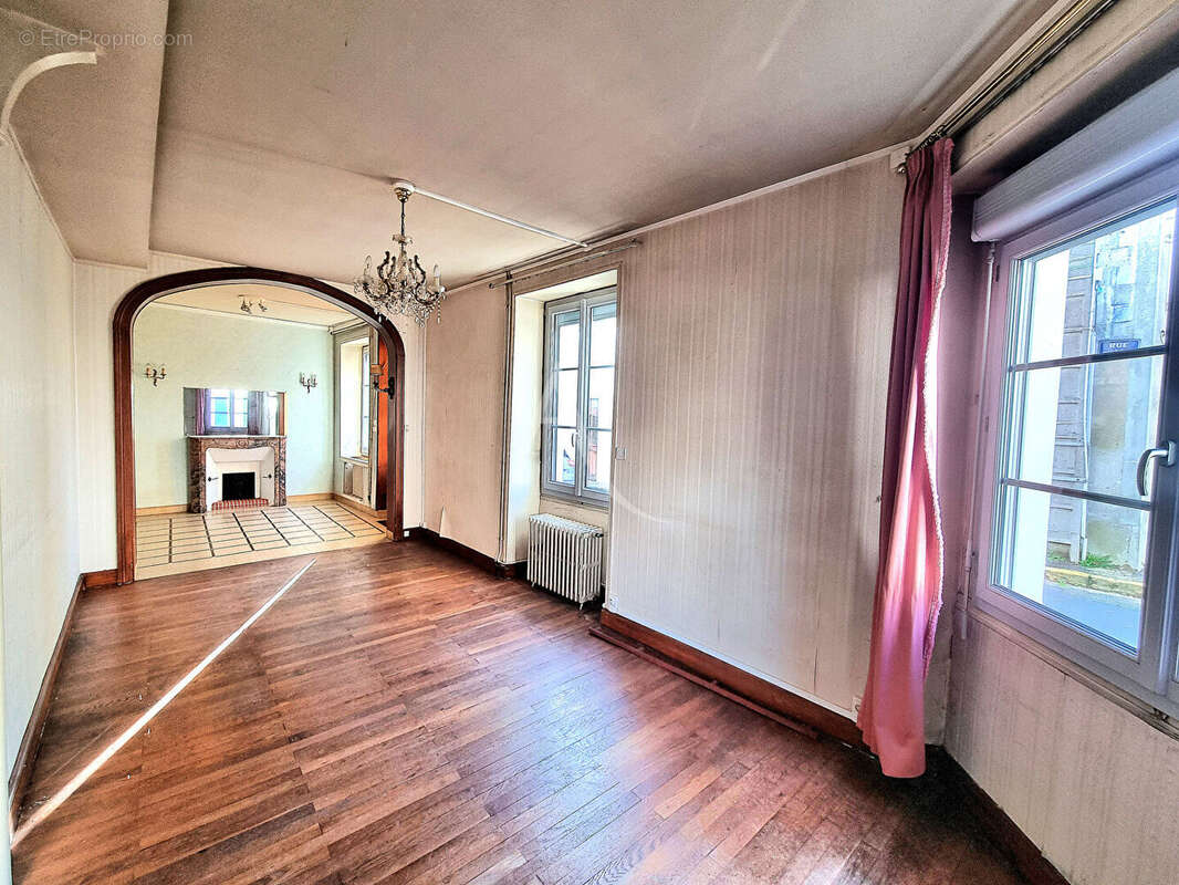 Appartement à CHATEAUNEUF-SUR-SARTHE