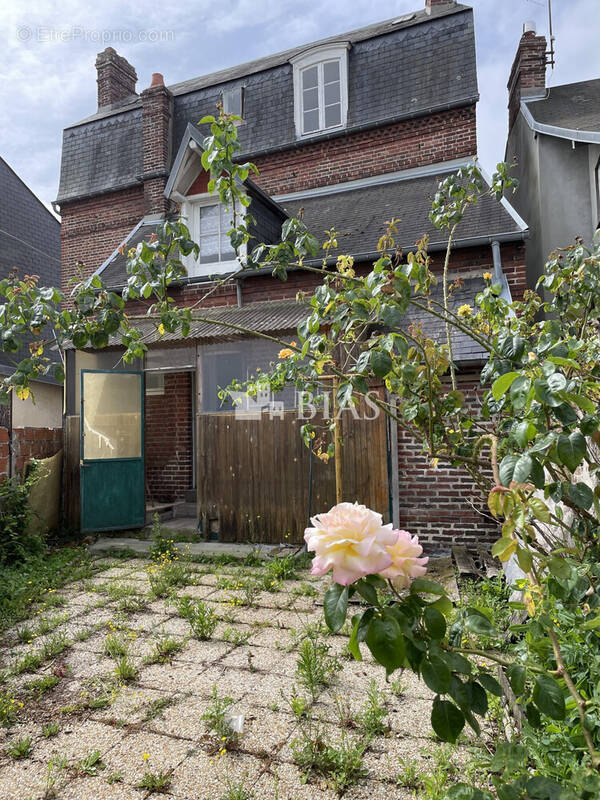 Maison à LA RIVIERE-SAINT-SAUVEUR