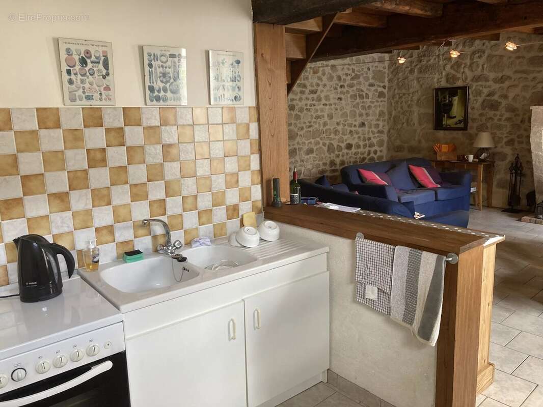 Maison de village en pierre en bon état - photo 4