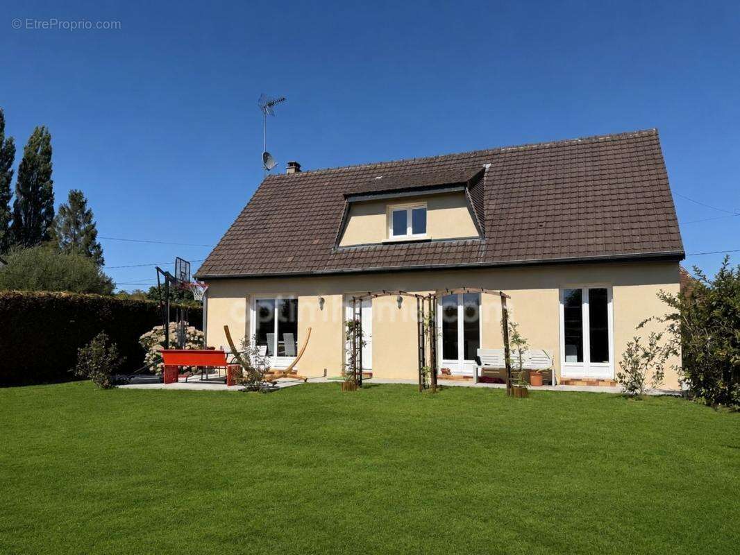 Maison familiale 4 chambres - vie de plain-pied, garage et grand jardin - Saint-Germain-de-Livet (14100) - photo 2