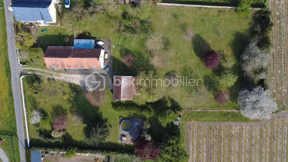Maison à BENAIS
