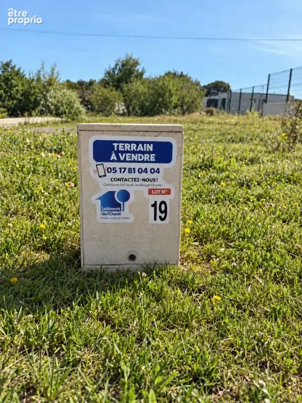 Terrain à LA CHAPELLE-DES-POTS