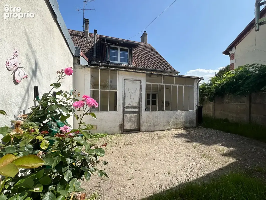 Photo Maison à Sainte-Montaine au prix de 72 000€