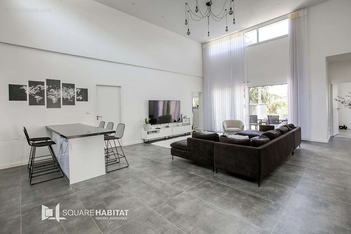 Maison à MONTREUIL-JUIGNE