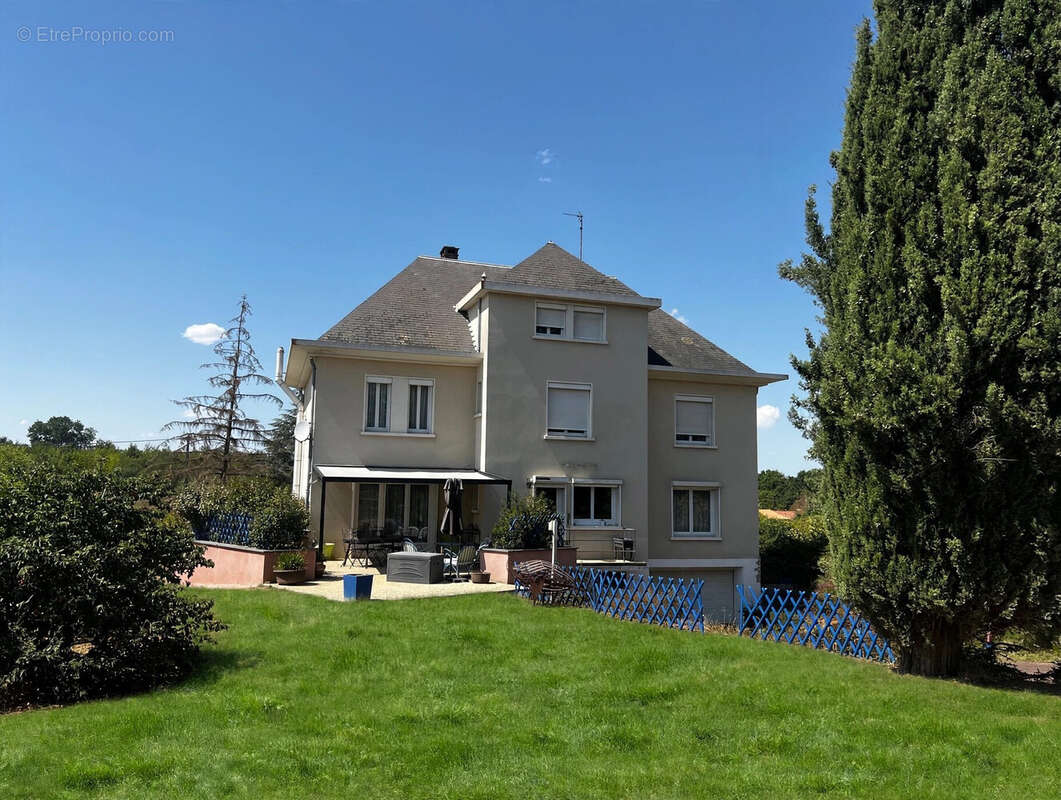 Maison 248 m² à Saint-Varent  - photo 4