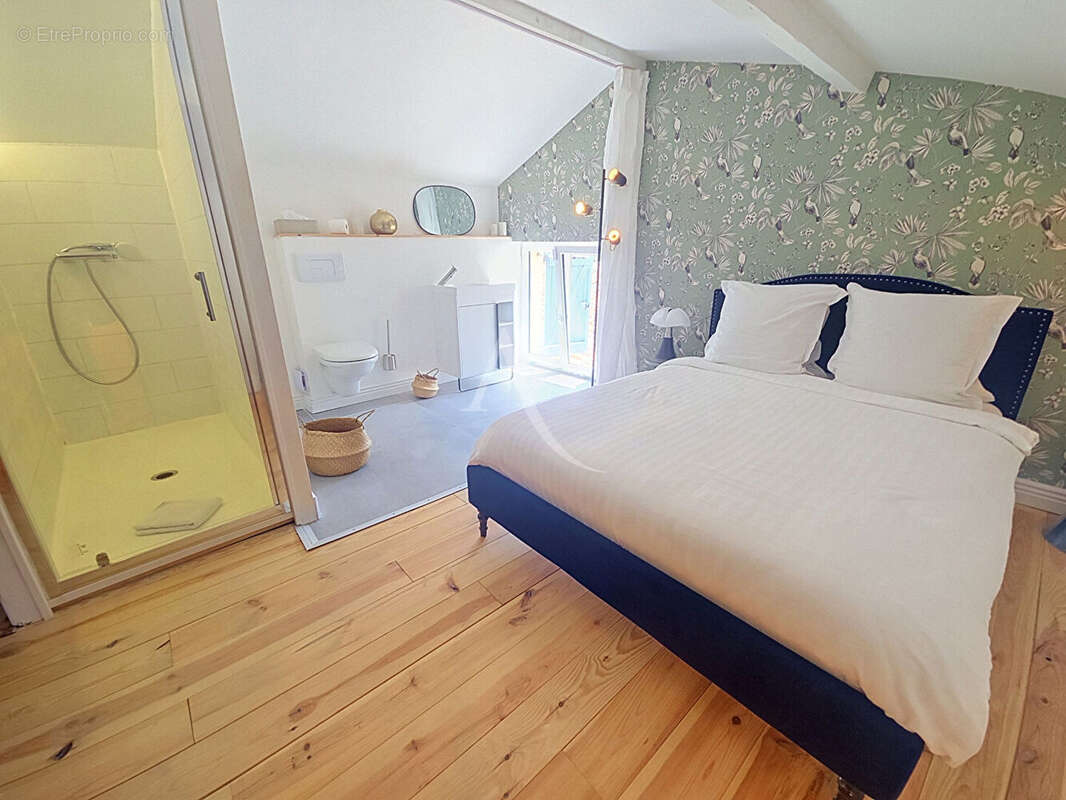 Coup  de coeur ! MAISON DE VILLAGE rénovée + terrain 2100m²  à Seillans ! - photo 17