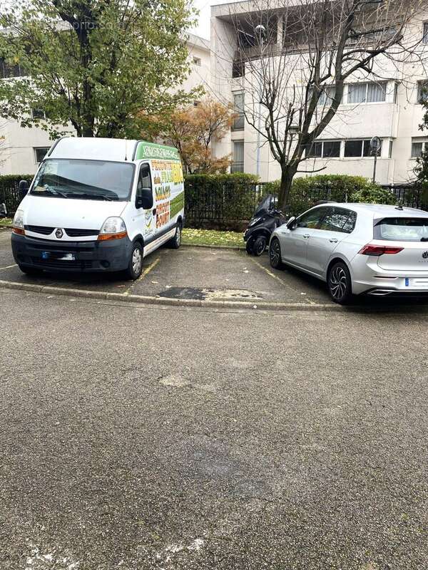 Parking à MONTREUIL